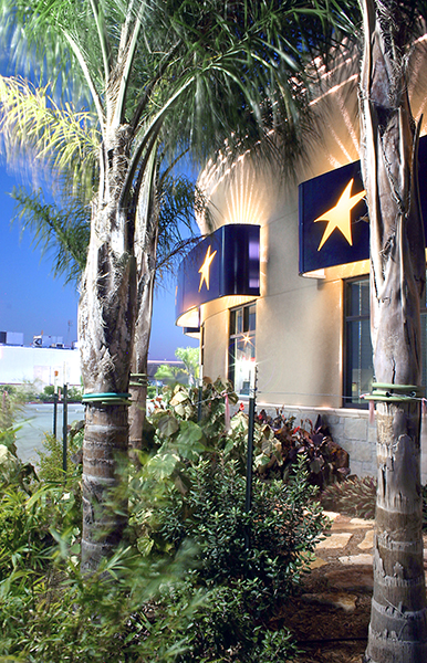 Star Plaza exterior lights